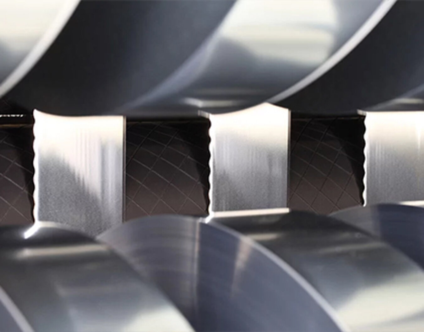 Kombinierter Gerad- und Wellenschnitt